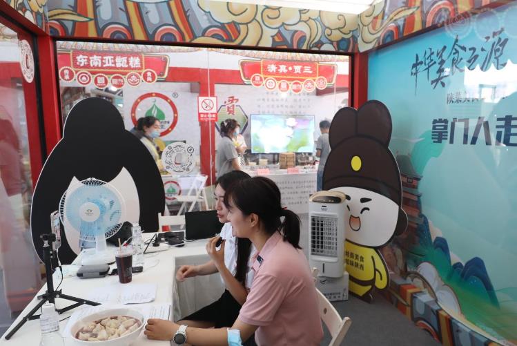 共创餐饮品牌的直播间