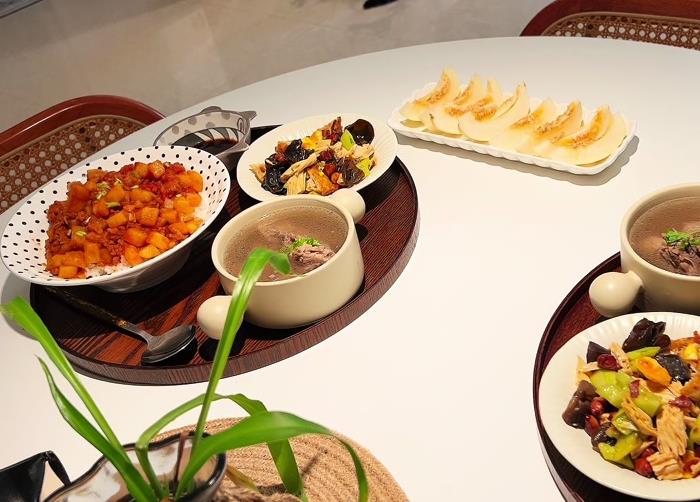 烟火气里的食光：藏在一餐一饭里的生活哲学