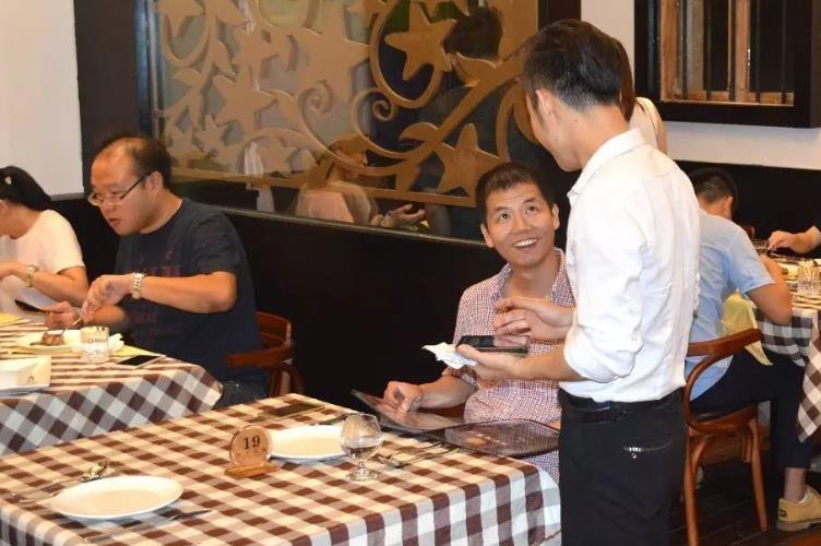 餐飲：不止于果腹，更是生活的溫度與文化的脈絡....