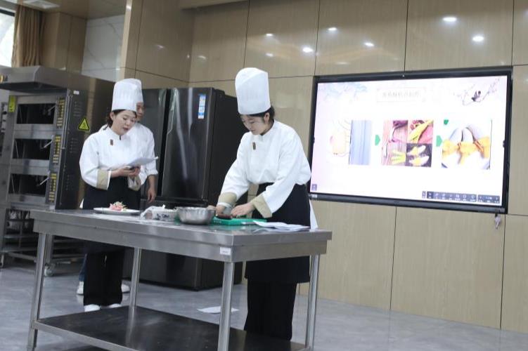 2025餐飲技術落地指南：從選品到盈利，3類場景+4個案例幫你避坑