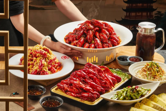 小龙虾价格像坐“过山车”，餐饮品牌如何突围？