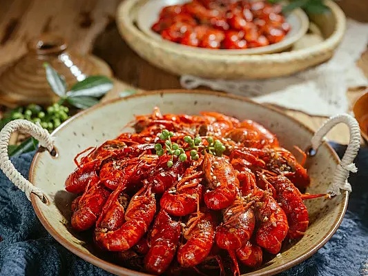 川籍”小龙虾提前上市 产量翻倍价格走低